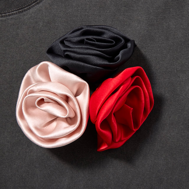 ROSE BROACH TEE /BLACK